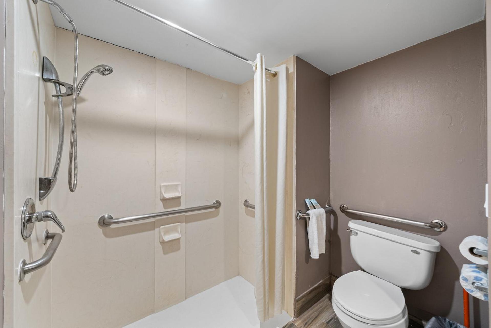 Executive Inn - Panama City Beach Upper Grand Lagoon Extérieur photo